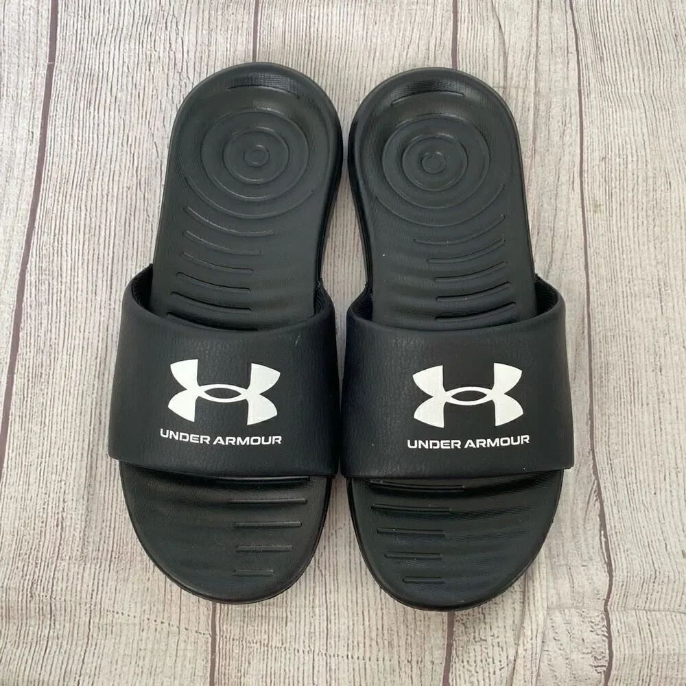 Under Armour men 8 black slides w/ribbed comfort insole